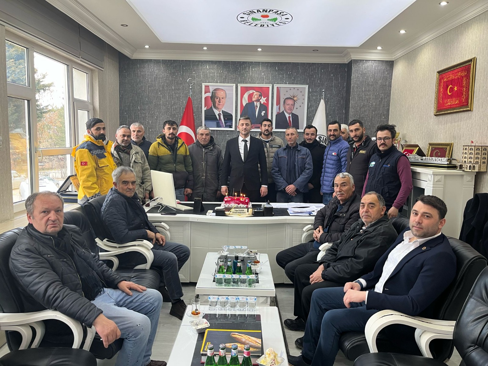 Belediye personelinden, Başkan Yıldırım’a doğum günü sürprizi